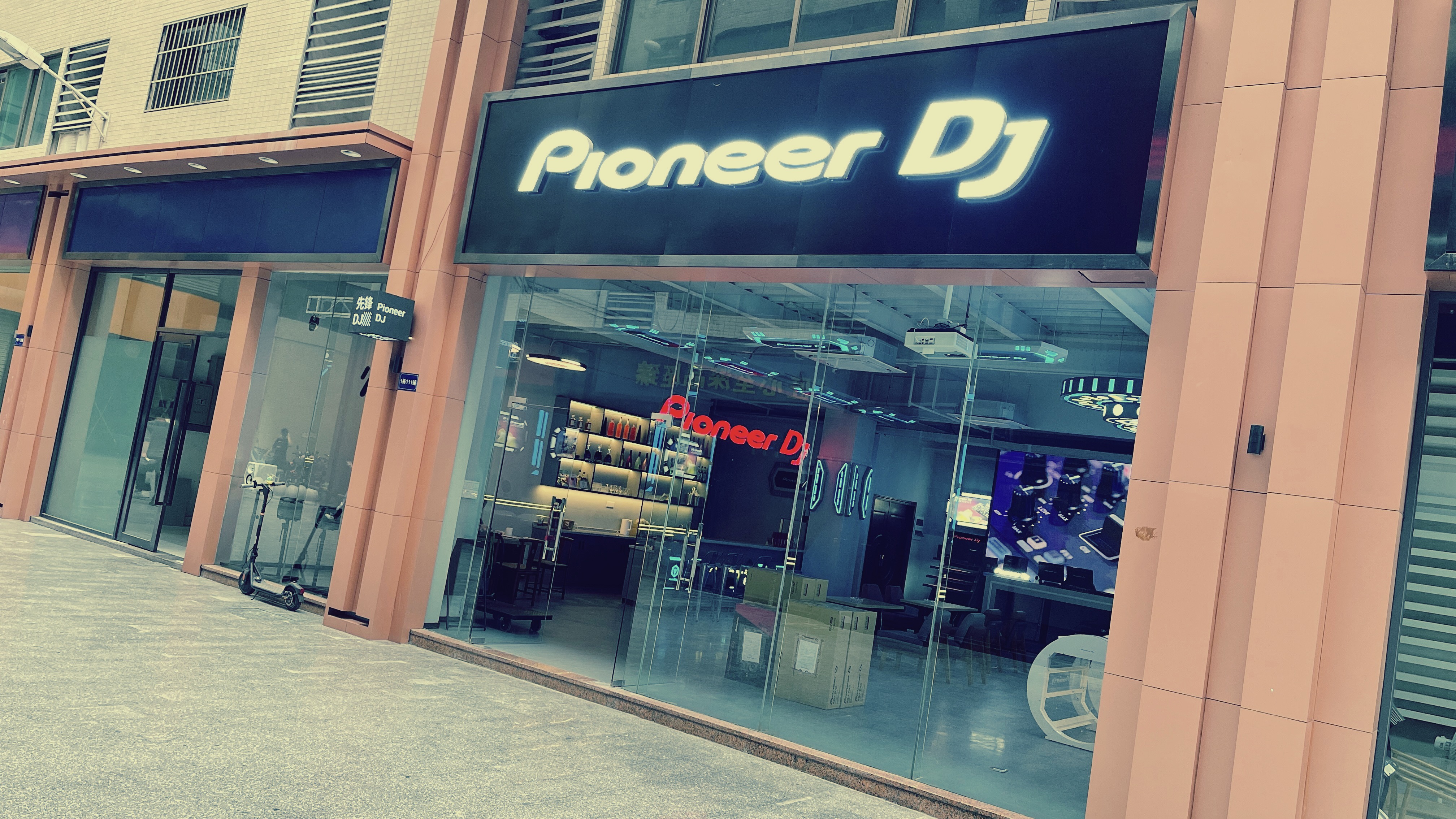ADJ Pioneer DJ 门店